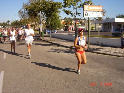 Corredores da Associação Hércules de Atletismo recebem apoio da Motiva Máquinas