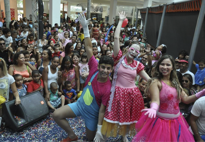 Pré-Carnaval infantil reúne crianças e adultos no Shopping Bela Vista